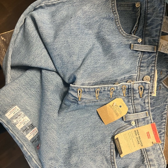 NWT Levi's High Rise Notch Mom Jeans Size 25 - Picture 3 of 4